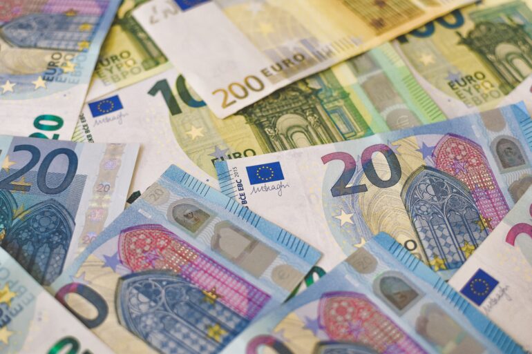 Salaire en euros d'Alexandre Bompard (Carrefour)