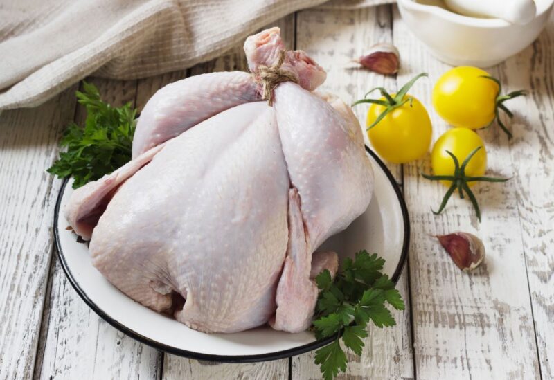 Auchan met en vente du poulet nourri aux insectes