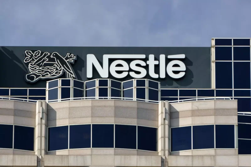 Nestlé : les ventes en baisse, le groupe reste confiant