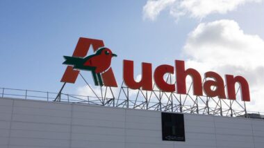 Grande distribution : Auchan et Rocca, les détails d'une reprise stratégique en Corse