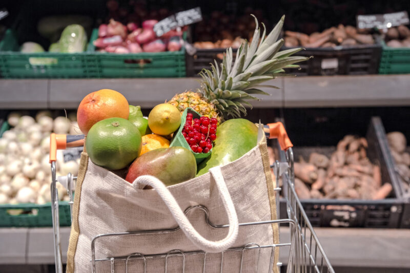 Grande distribution : la marge de 10 % prolongée, quel impact sur les prix et les agriculteurs ?