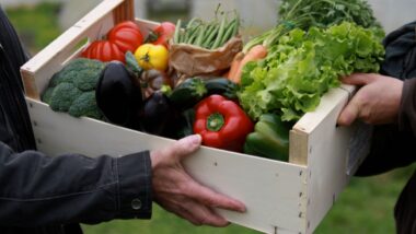 Livraisons, paniers solidaires : la grande distribution s’adapte à la lutte contre le Covid-19