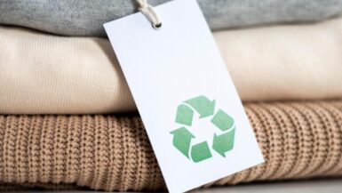 Un indice environnemental bientôt obligatoire dans le prêt-à-porter