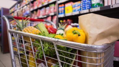 Leclerc, Intermarché : derrière des clients similaires, des stratégies opposées ?