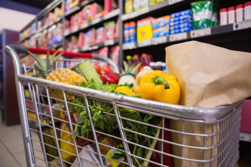 Leclerc, Intermarché : derrière des clients similaires, des stratégies opposées ?