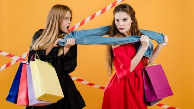 Soldes 2025 : faut-il encore craquer pour des vêtements à bas prix ?