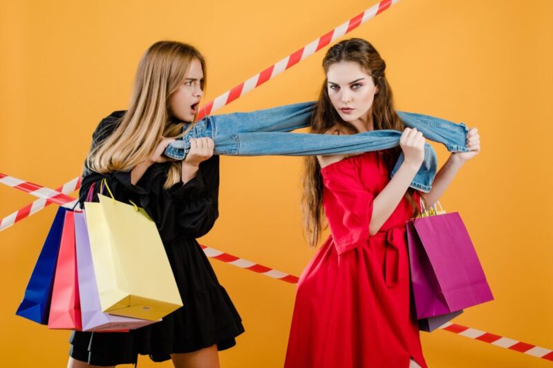 Soldes 2025 : faut-il encore craquer pour des vêtements à bas prix ?