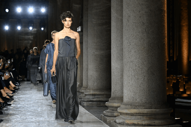 Élégance et glamour absolu pour la dernière collection Armani à Milan