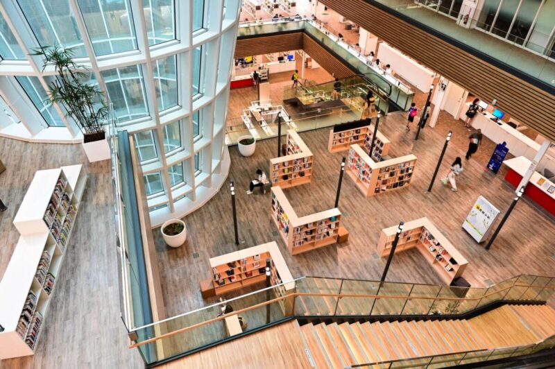 Le centre commercial : toujours au cœur des habitudes françaises